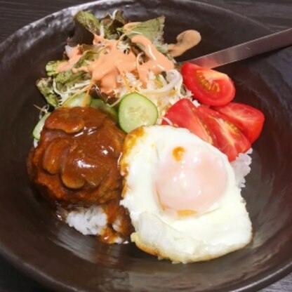 妊娠中なので玉子はしっかり目に焼きました♡
ロコモコ丼大好きです！